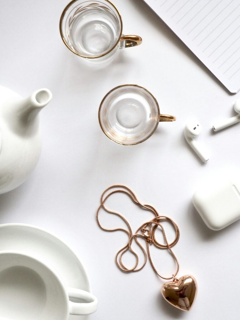  Discover the perfect mum charm necklace! Explore trending designs, personalization ideas, and how to choose a meaningful piece.