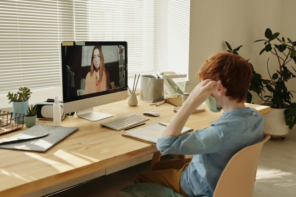Discover the best online courses for stay-at-home mums to learn new skills, launch a career, or simply enrich your life.