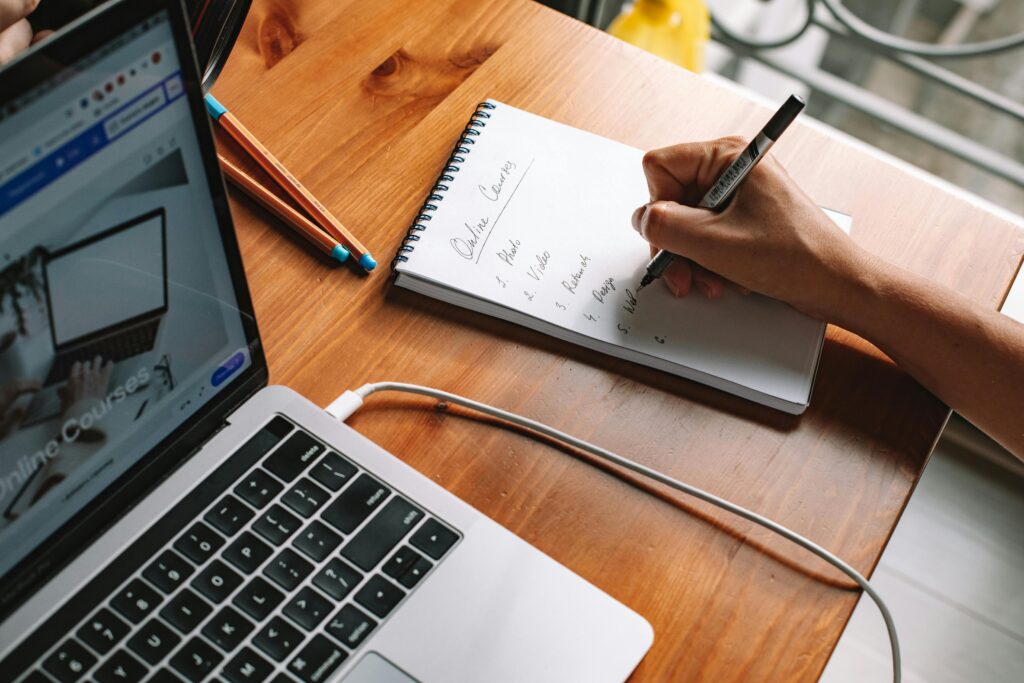 Discover the best online courses for stay-at-home mums to learn new skills, launch a career, or simply enrich your life.